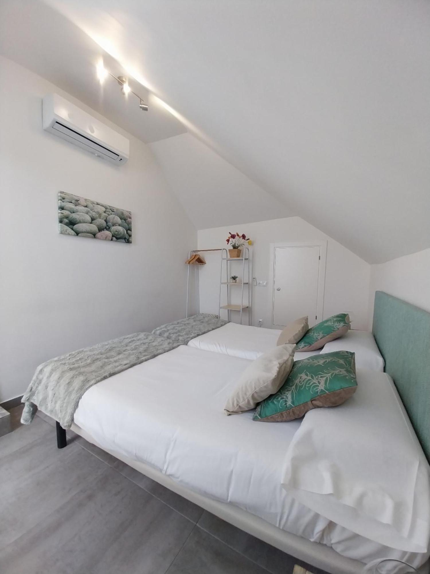 Apartamentos El Marques Малага Номер фото
