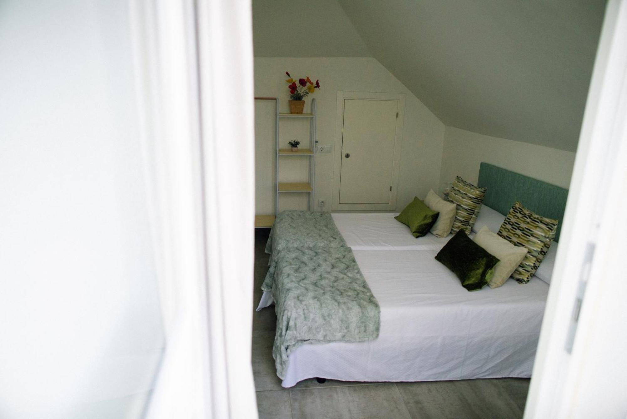 Apartamentos El Marques Малага Экстерьер фото
